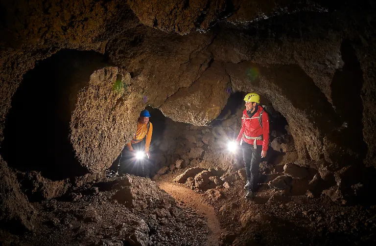 Birresborner Eishöhlen©Natur- und Geopark Vulkaneifel, Kappest_KPK1376219